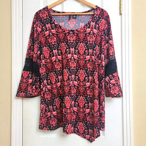 New Directions 3/4 Sleeve Crochet Asymmetrical Hem Black Pink Geo Top Size 1X